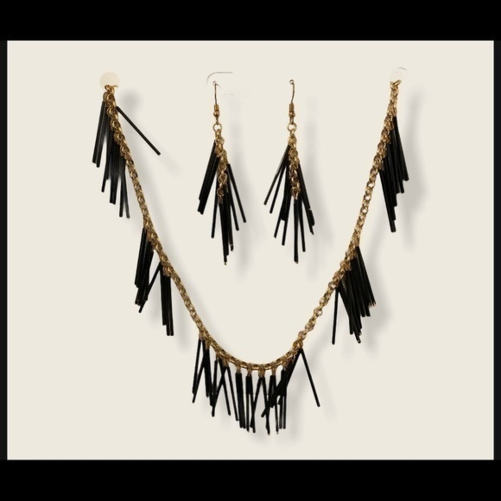 Necklace earrings set